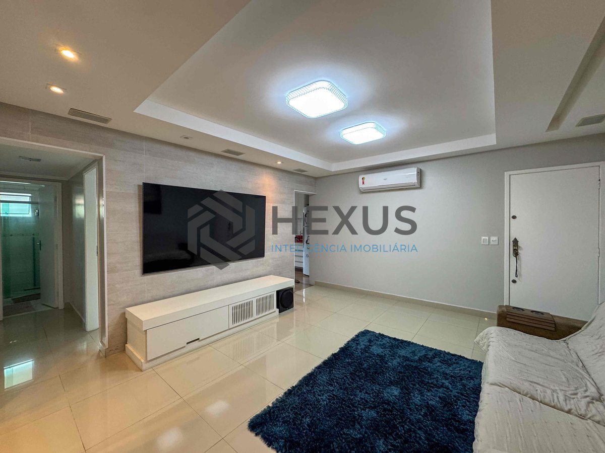 Foto 9 de Apartamento reformado com varanda gourmet vista mar e lazer na beira mar do Tombo, Guaruja