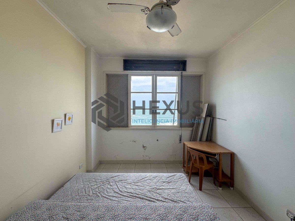 Foto 16 de Apartamento frente mar com varanda e vista mar na Praia das Pitangueiras, Guaruja