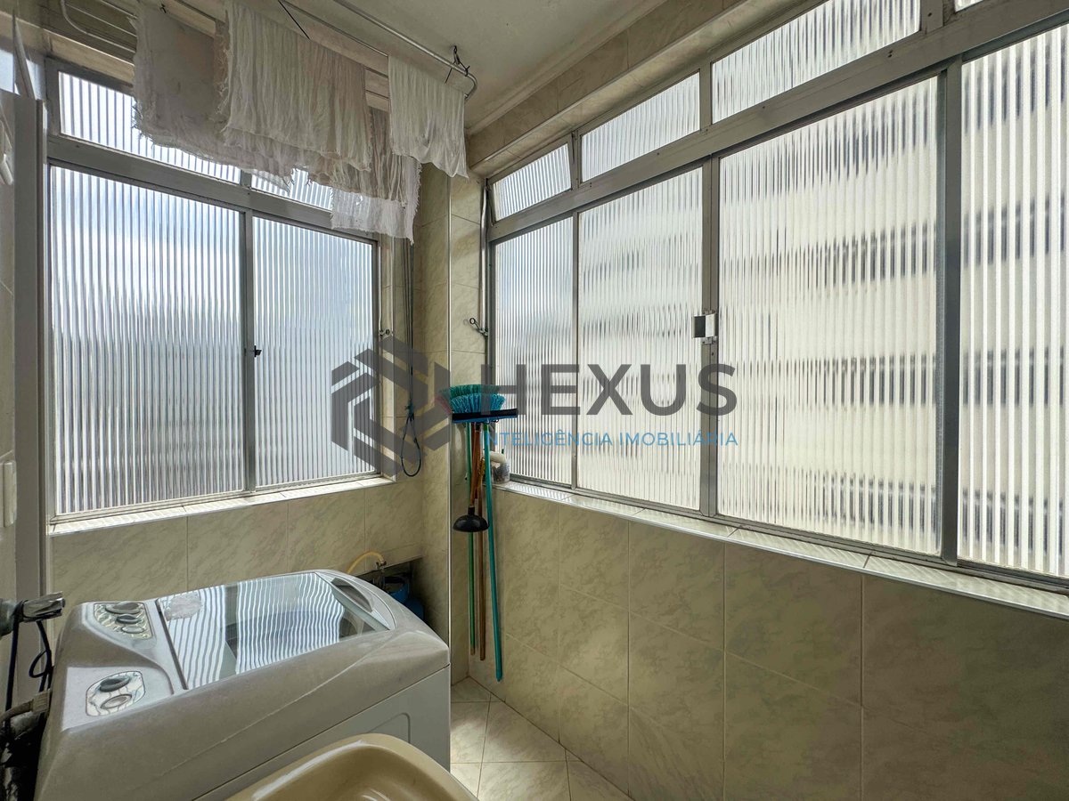 Foto 25 de Apartamento frente mar com varanda e vista mar na Praia das Pitangueiras, Guaruja