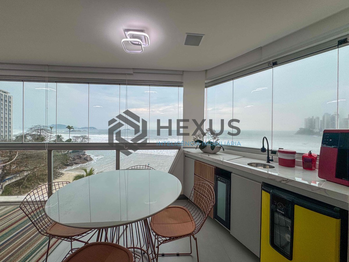 Foto 5 de Apartamento reformado frente mar com varanda vista mar e lazer na Praia das Asturias, Guaruja