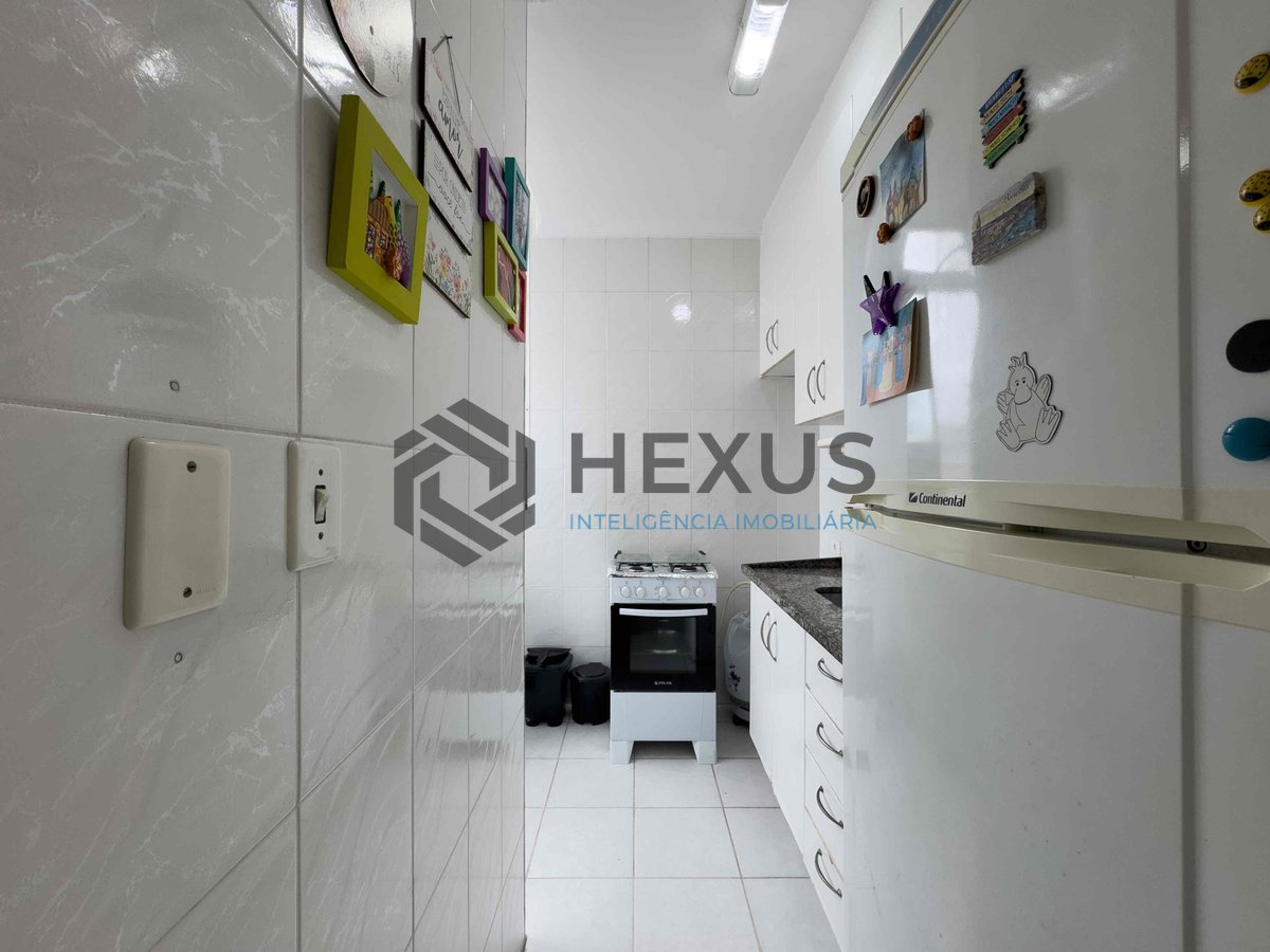 Foto 17 de Apartamento reformado e mobiliado com varanda na quadra mar da Praia das Pitangueiras, Guaruja