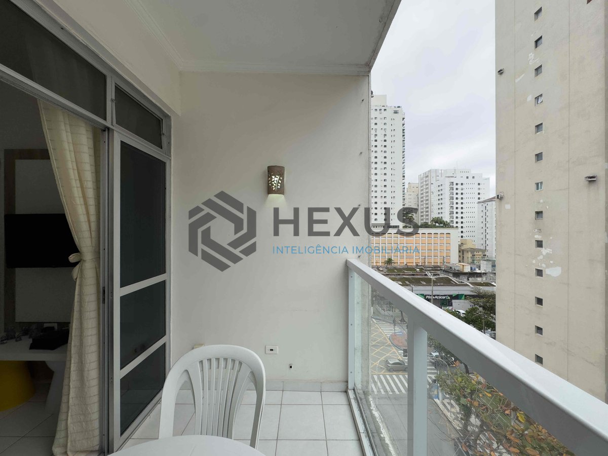 Foto 7 de Apartamento reformado e mobiliado com varanda na quadra mar da Praia das Pitangueiras, Guaruja