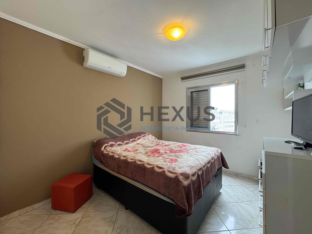 Foto 11 de Apartamento com varanda, vista mar e lazer a uma quadra da Praia das Pitangueiras, Guaruja