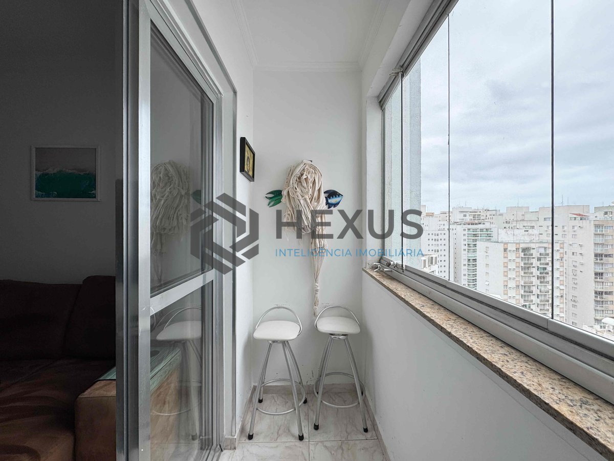 Foto 4 de Apartamento com varanda, vista mar e lazer a uma quadra da Praia das Pitangueiras, Guaruja