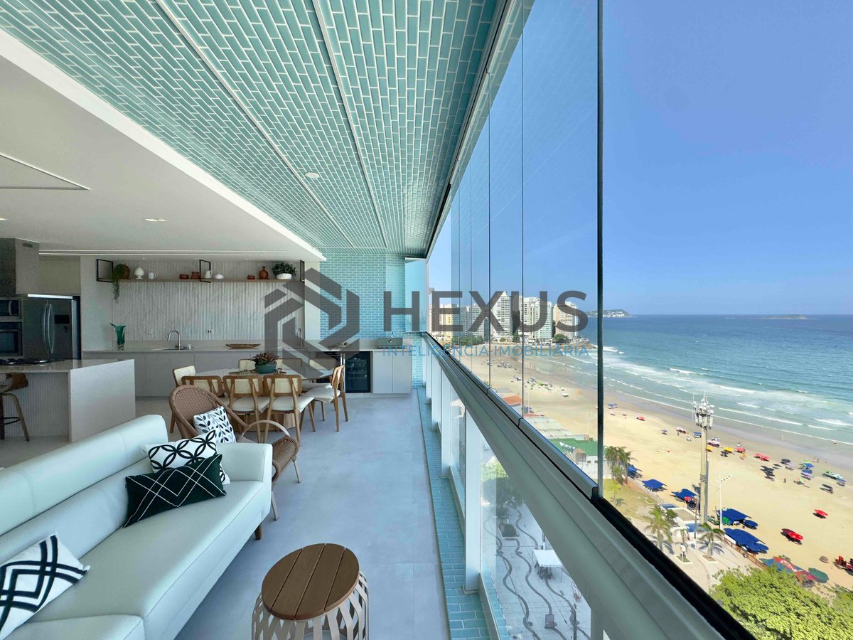 Foto 3 de Apartamento frente mar reformado com varanda e vista mar na Praia das Pitangueiras, Guaruja