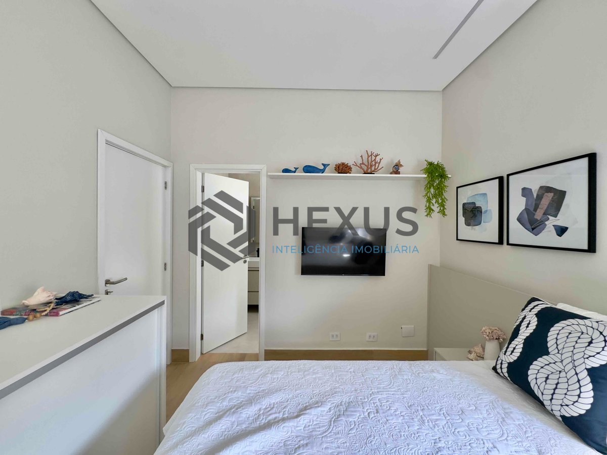 Foto 41 de Apartamento frente mar reformado com varanda e vista mar na Praia das Pitangueiras, Guaruja