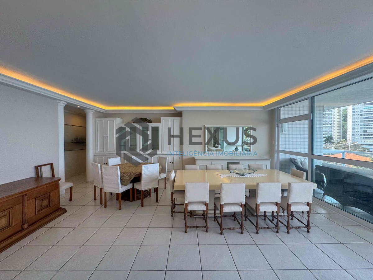 Foto 17 de Apartamento reformado frente mar com varanda vista mar e lazer na Praia das Pitangueiras, Guaruja
