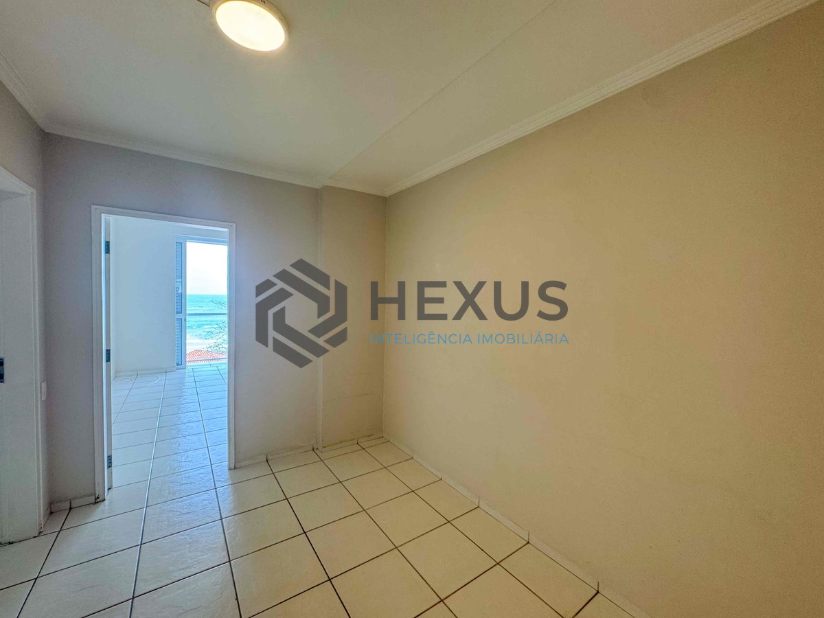 Foto 20 de Apartamento reformado frente mar com varanda vista mar e lazer na Praia das Pitangueiras, Guaruja