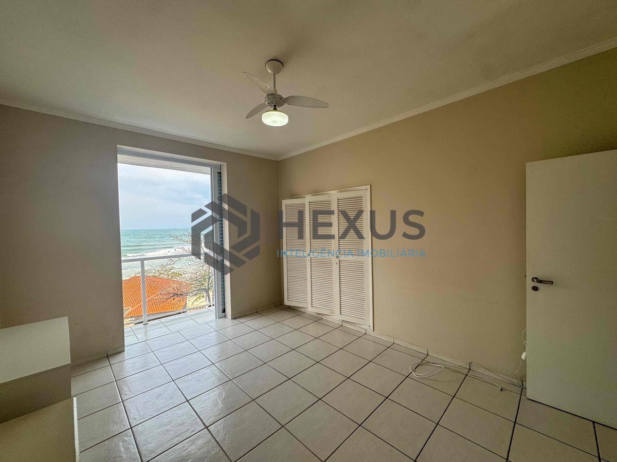 Foto 21 de Apartamento reformado frente mar com varanda vista mar e lazer na Praia das Pitangueiras, Guaruja