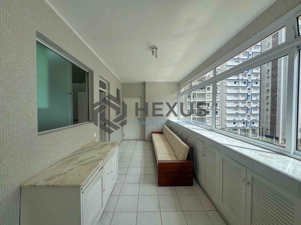 Foto 34 de Apartamento reformado frente mar com varanda vista mar e lazer na Praia das Pitangueiras, Guaruja