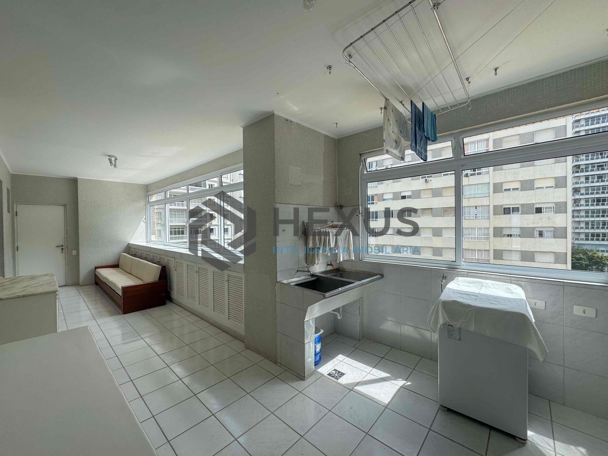 Foto 35 de Apartamento reformado frente mar com varanda vista mar e lazer na Praia das Pitangueiras, Guaruja