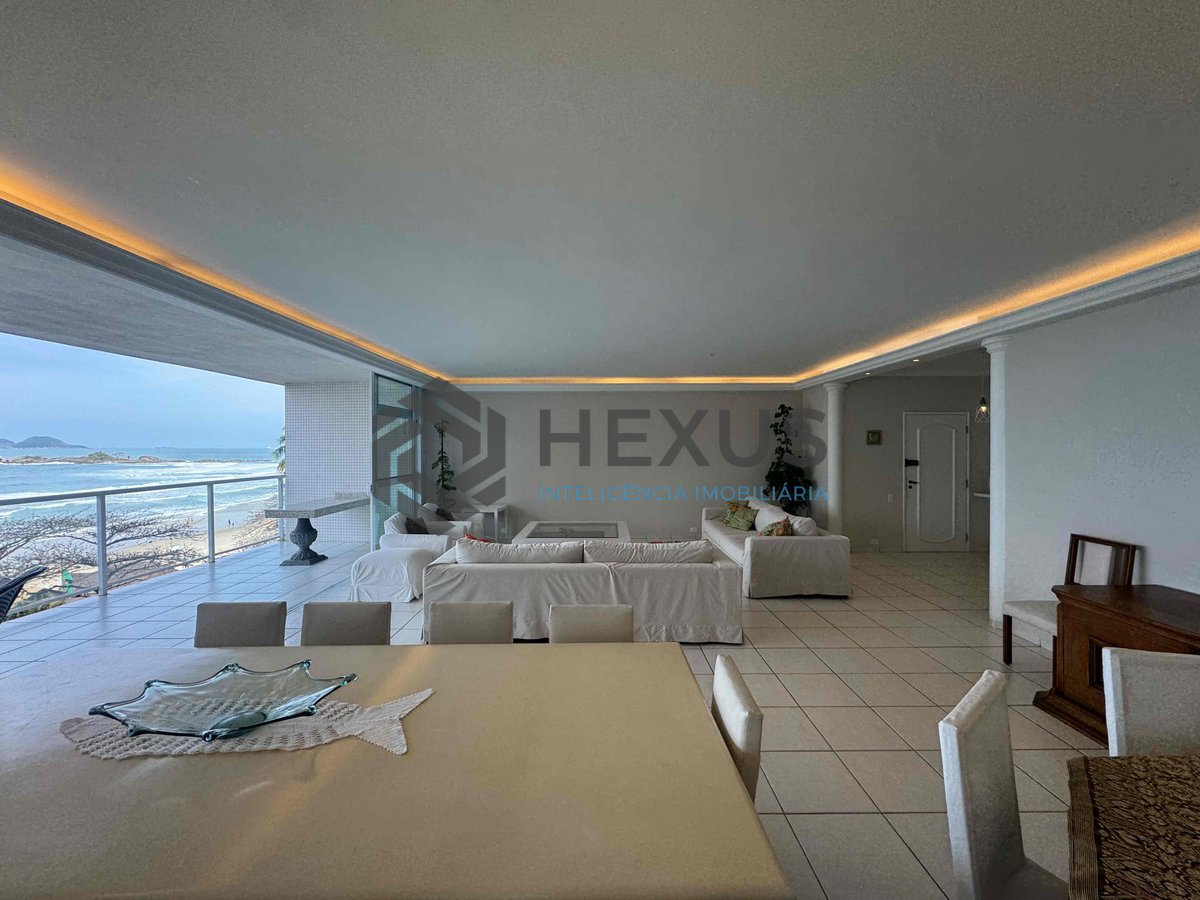 Foto 10 de Apartamento reformado frente mar com varanda vista mar e lazer na Praia das Pitangueiras, Guaruja