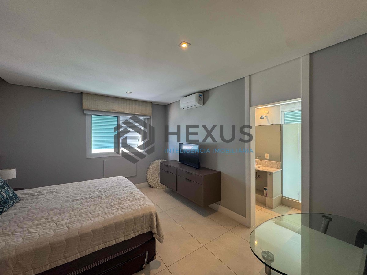 Foto 28 de Apartamento frente mar reformado com varanda e lazer na Praia das Pitangueiras, Guaruja