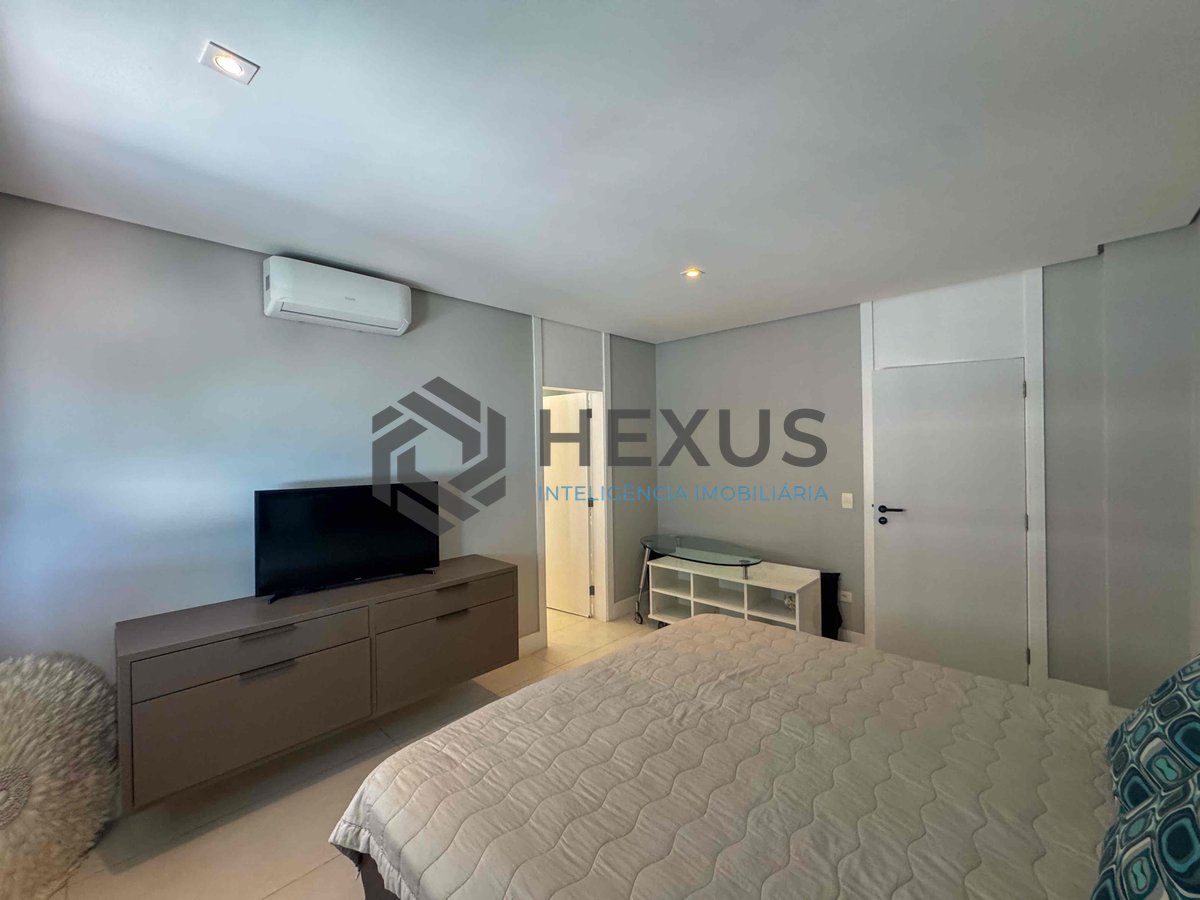 Foto 30 de Apartamento frente mar reformado com varanda e lazer na Praia das Pitangueiras, Guaruja