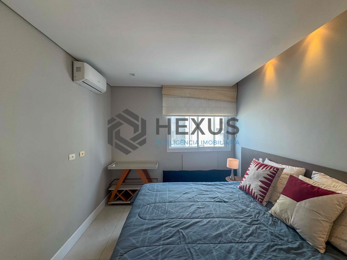 Foto 37 de Apartamento frente mar reformado com varanda e lazer na Praia das Pitangueiras, Guaruja