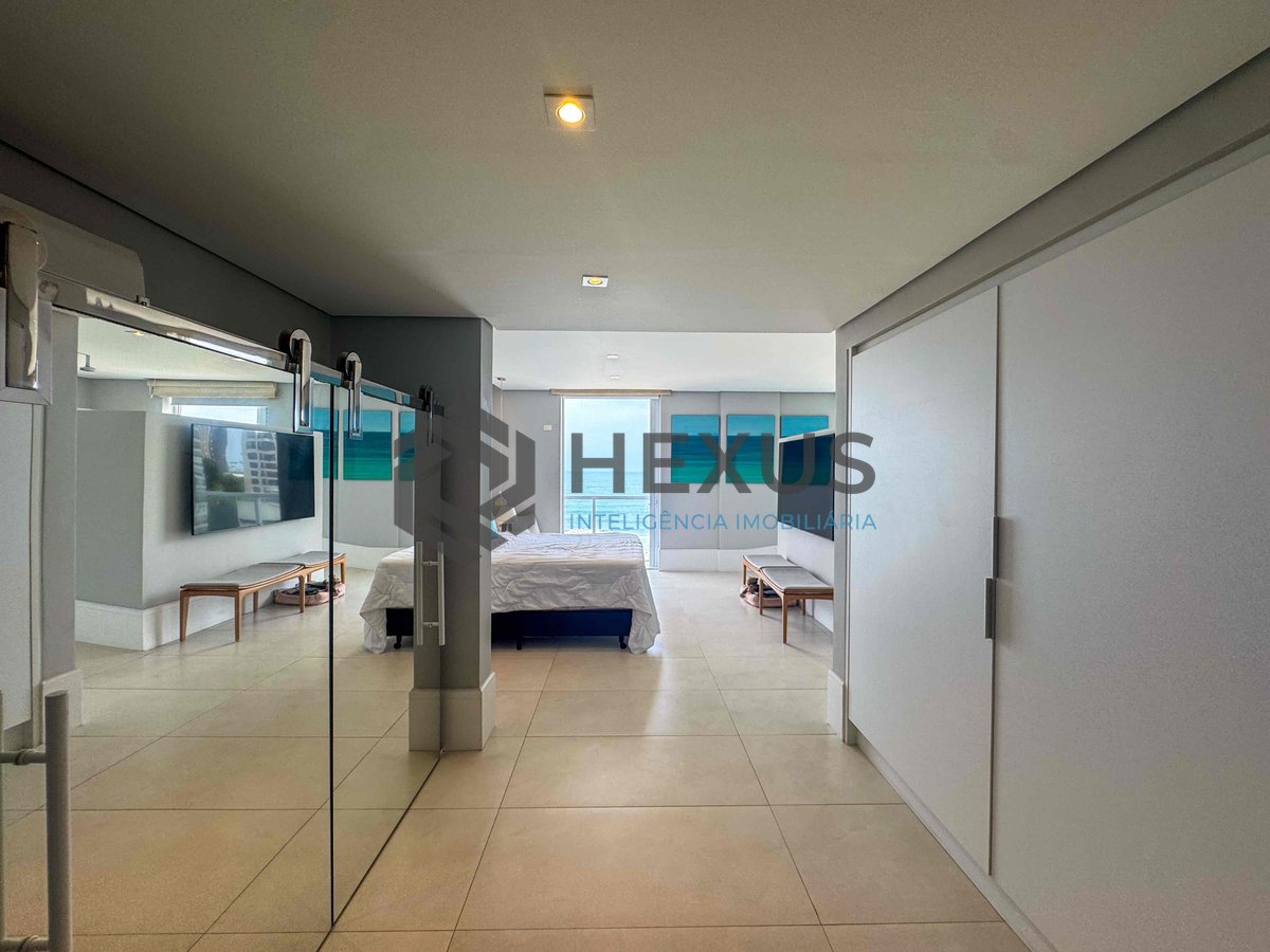 Foto 40 de Apartamento frente mar reformado com varanda e lazer na Praia das Pitangueiras, Guaruja