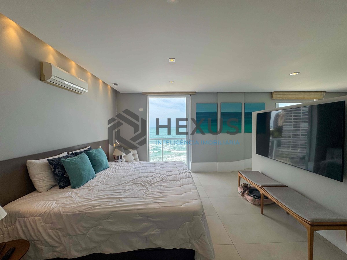Foto 41 de Apartamento frente mar reformado com varanda e lazer na Praia das Pitangueiras, Guaruja