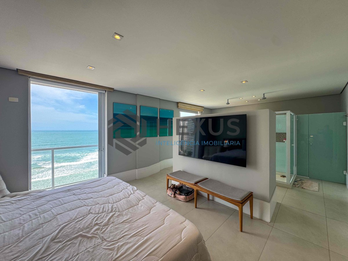Foto 42 de Apartamento frente mar reformado com varanda e lazer na Praia das Pitangueiras, Guaruja