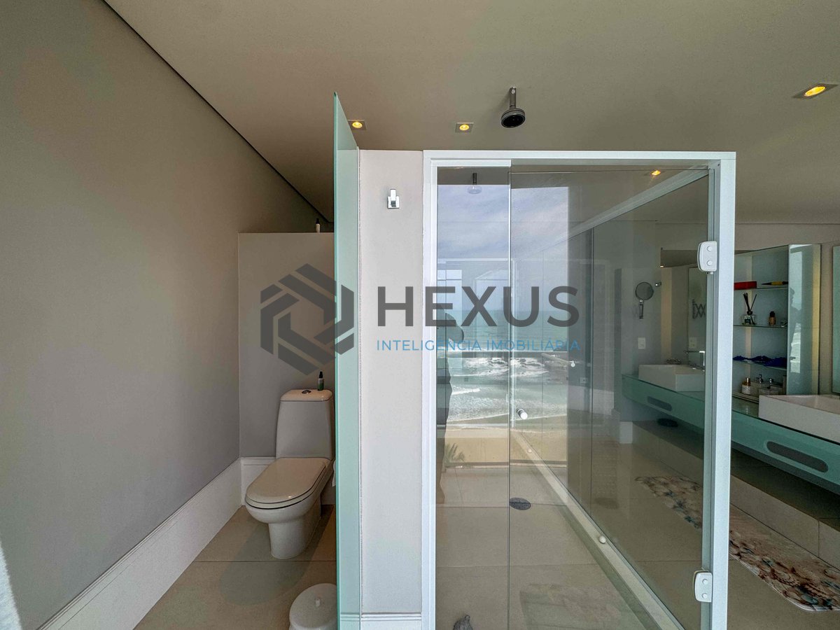 Foto 47 de Apartamento frente mar reformado com varanda e lazer na Praia das Pitangueiras, Guaruja