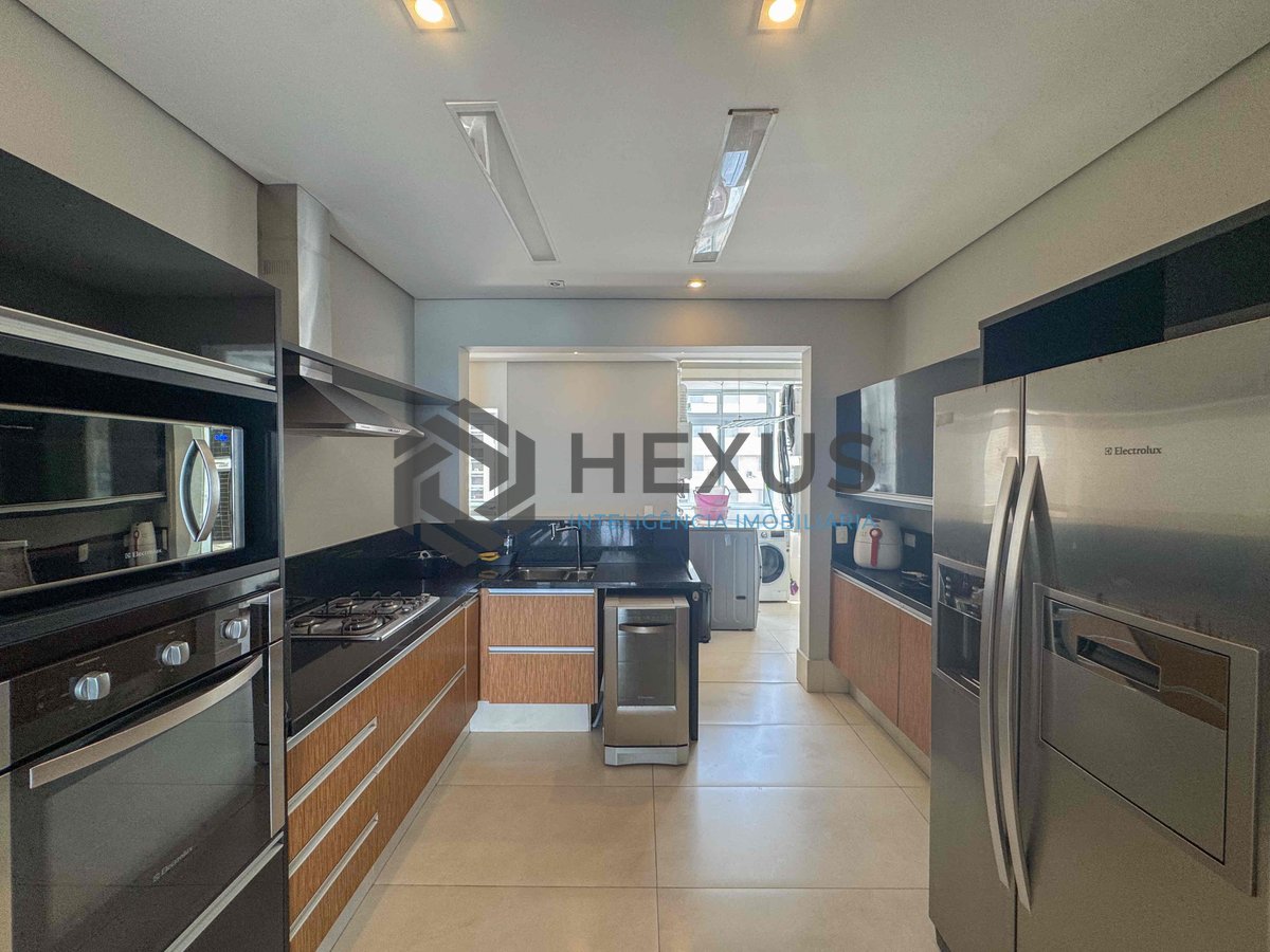 Foto 51 de Apartamento frente mar reformado com varanda e lazer na Praia das Pitangueiras, Guaruja