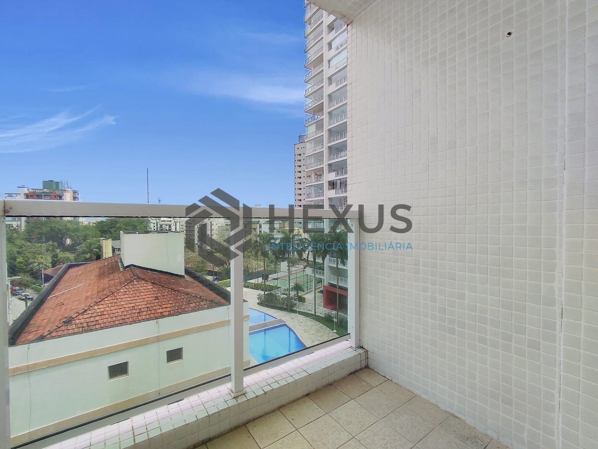Foto 12 de Apartamento com varanda a uma quadra da Praia das Asturias, Guaruja