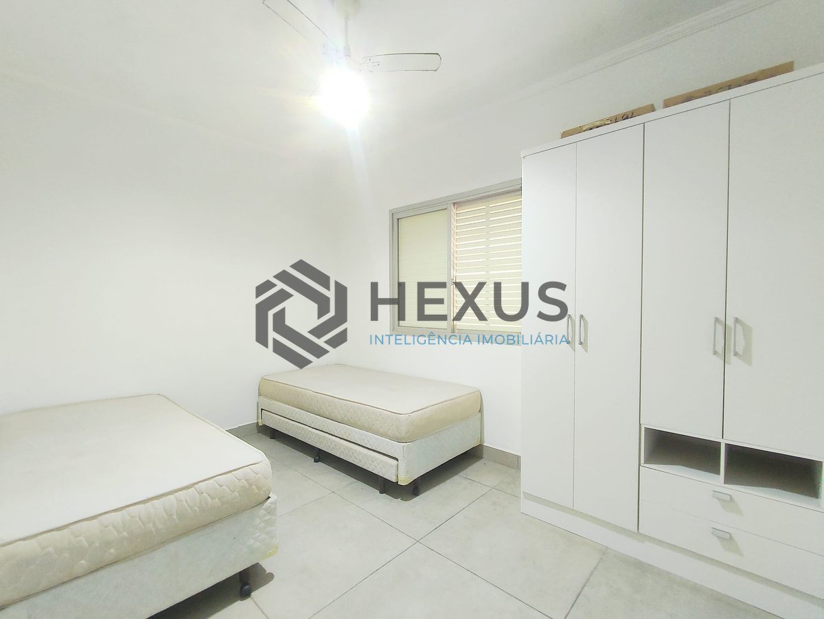 Foto 3 de Apartamento com varanda a uma quadra da Praia das Asturias, Guaruja