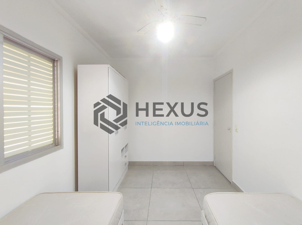Foto 5 de Apartamento com varanda a uma quadra da Praia das Asturias, Guaruja