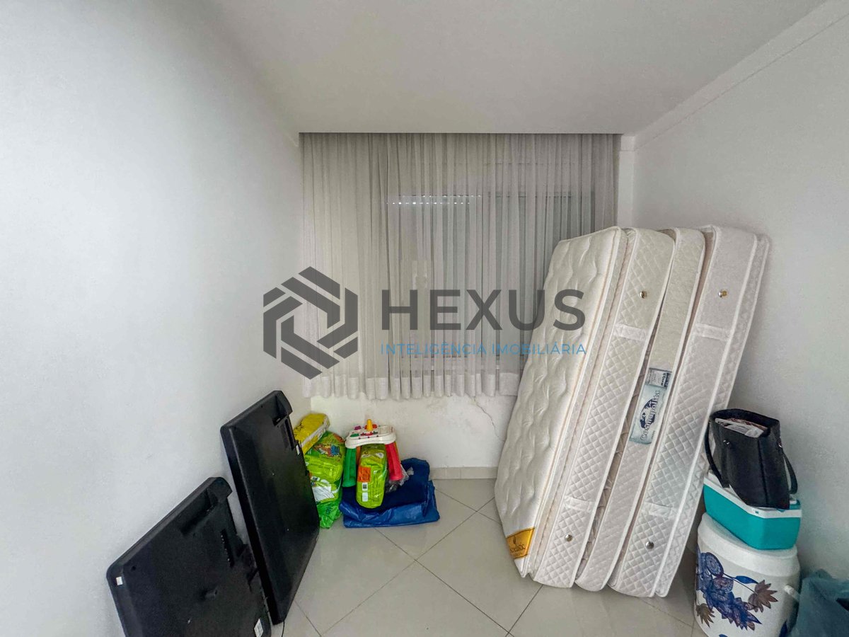 Foto 34 de Apartamento reformado frente mar com varanda e vista oceânica na Praia das Pitangueiras, Guaruja
