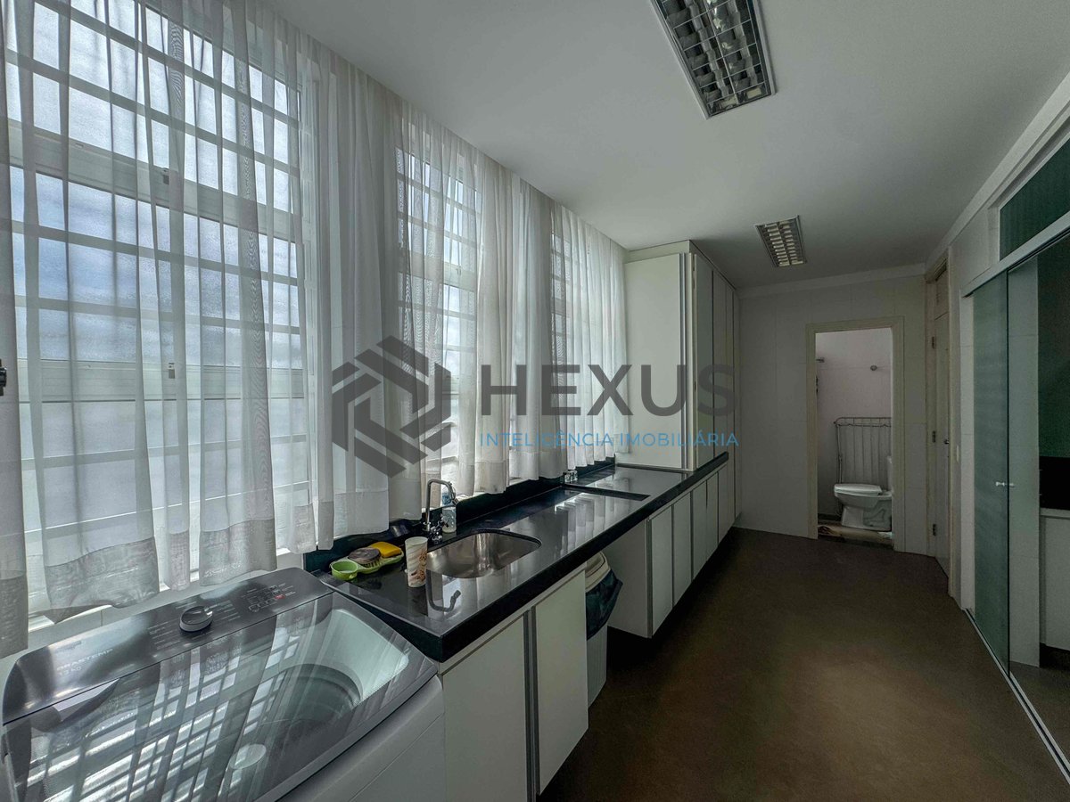 Foto 35 de Apartamento reformado frente mar com varanda e vista oceânica na Praia das Pitangueiras, Guaruja