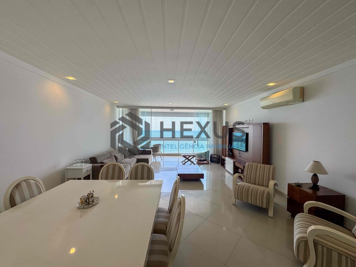 Foto 9 de Apartamento reformado frente mar com varanda e vista oceânica na Praia das Pitangueiras, Guaruja