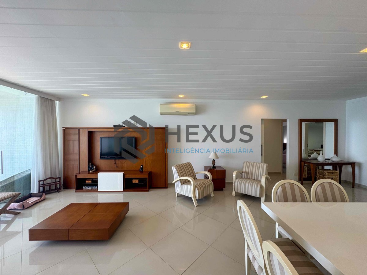 Foto 10 de Apartamento reformado frente mar com varanda e vista oceânica na Praia das Pitangueiras, Guaruja