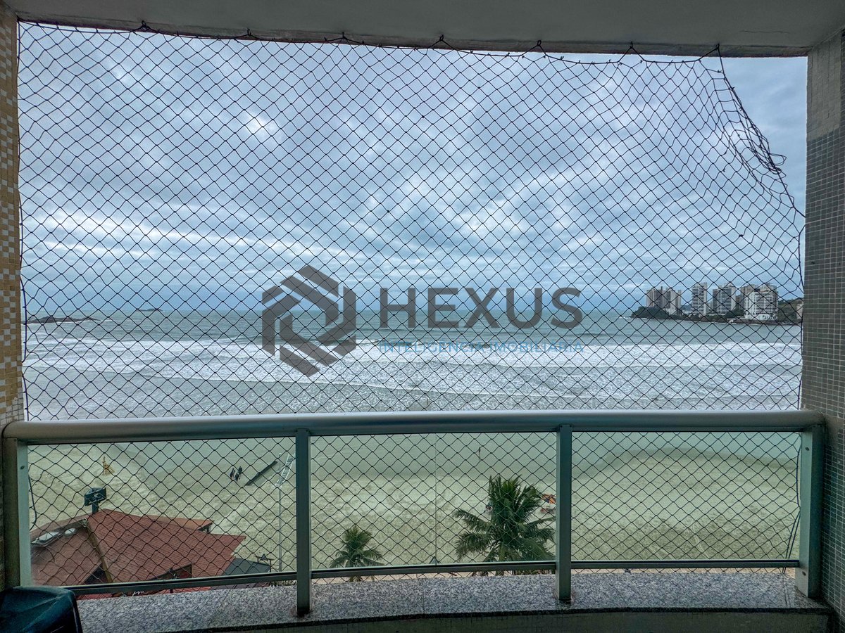 Foto 12 de Apartamento frente mar com varanda na Praia das Pitangueiras, Guaruja