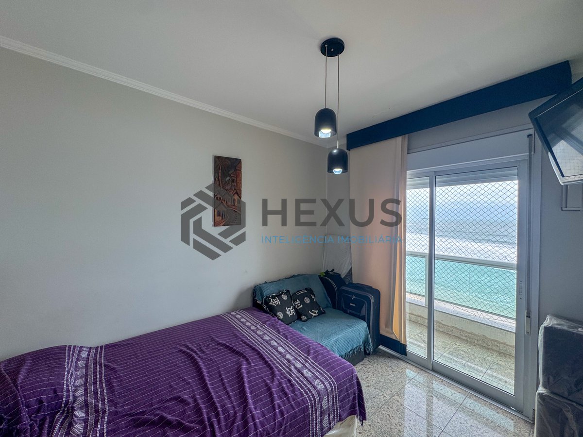 Foto 18 de Apartamento frente mar com varanda na Praia das Pitangueiras, Guaruja