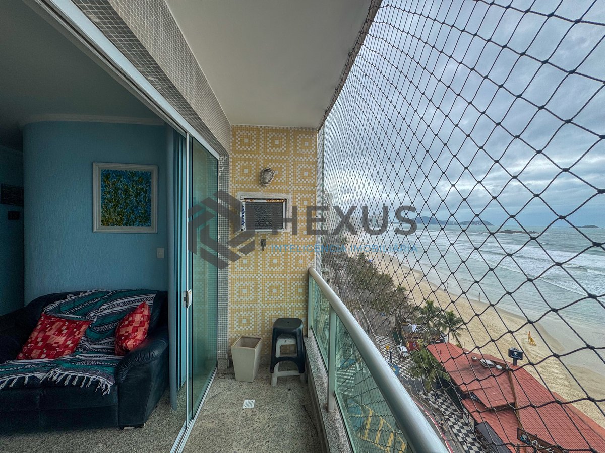 Foto 10 de Apartamento frente mar com varanda na Praia das Pitangueiras, Guaruja