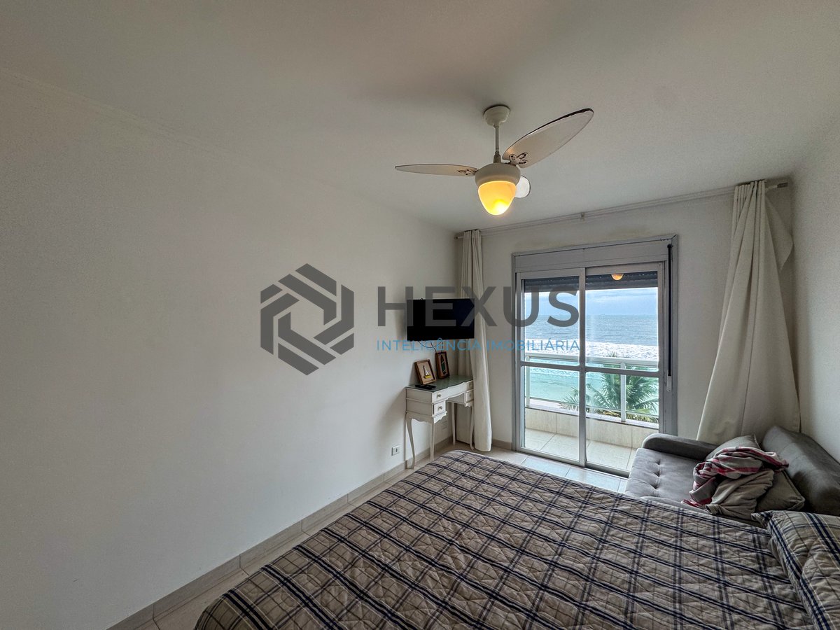 Foto 15 de Apartamento frente mar com varanda na Praia das Pitangueiras, Guaruja