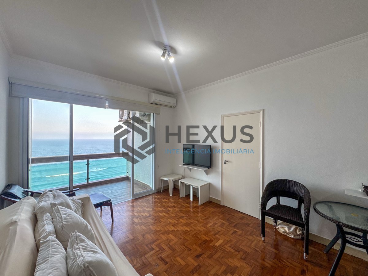Foto 2 de Apartamento frente mar com varanda e vista mar na Praia das Pitangueiras, Guaruja