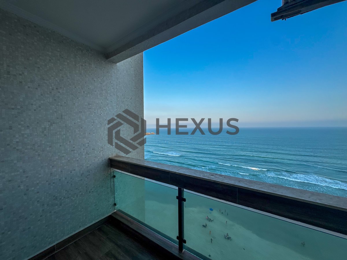 Foto 12 de Apartamento frente mar com varanda e vista mar na Praia das Pitangueiras, Guaruja