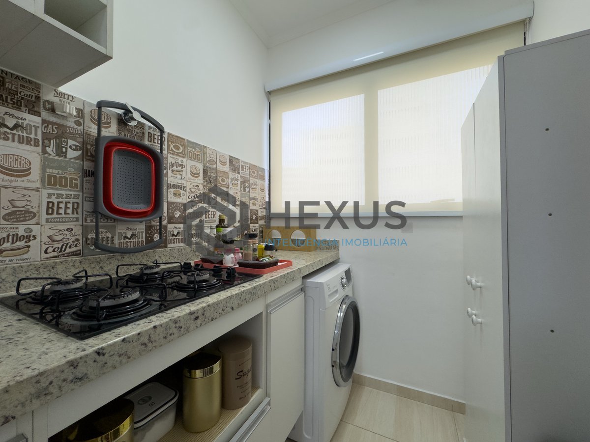 Foto 19 de Apartamento reformado com varanda e vista mar na quadra mar da Praia das Pitangueiras, Guaruja