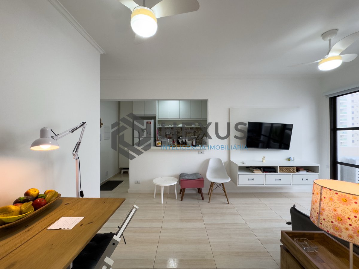 Foto 9 de Apartamento reformado com varanda e vista mar na quadra mar da Praia das Pitangueiras, Guaruja