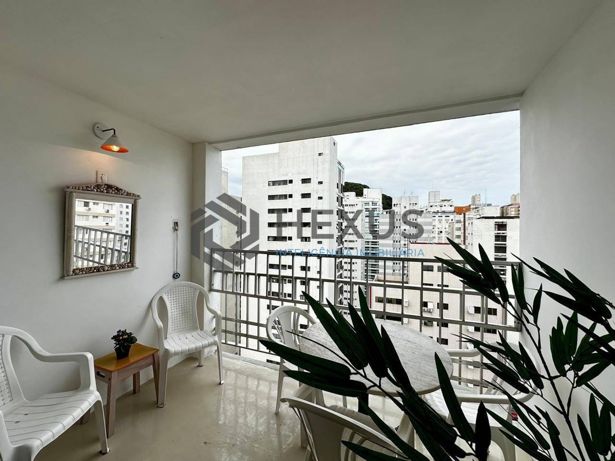 Foto 9 de Apartamento reformado com varanda, vista mar, uma quadra da Praia das Pitangueiras, Guaruja