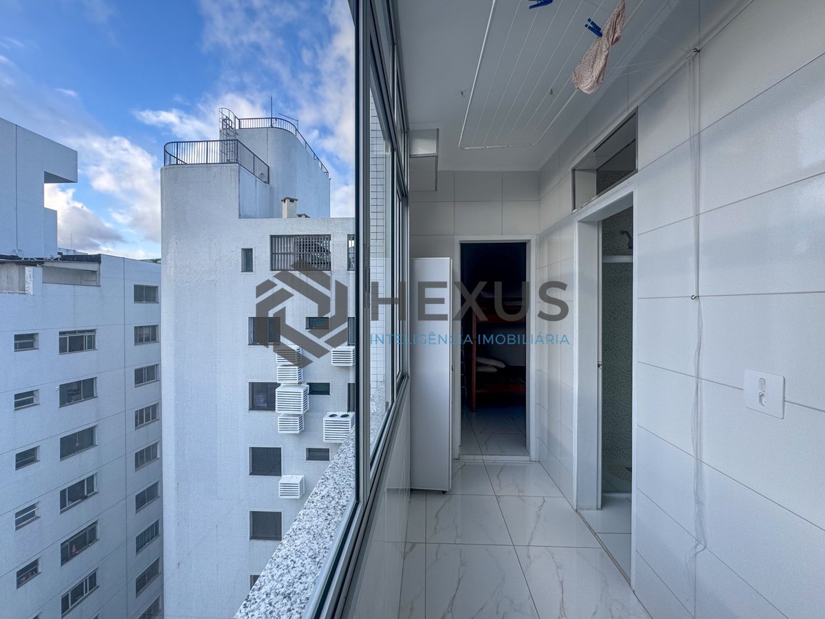 Foto 19 de Apartamento frente mar com varanda na Praia das Pitangueiras, Guaruja