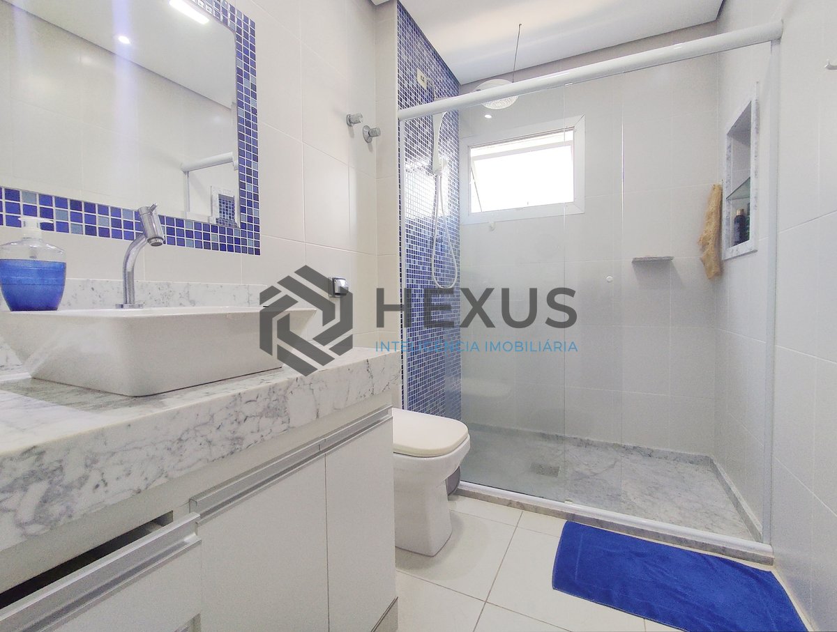 Foto 14 de Apartamento reformado com varanda e vista mar a uma quadra da Praia das Asturias, Guaruja