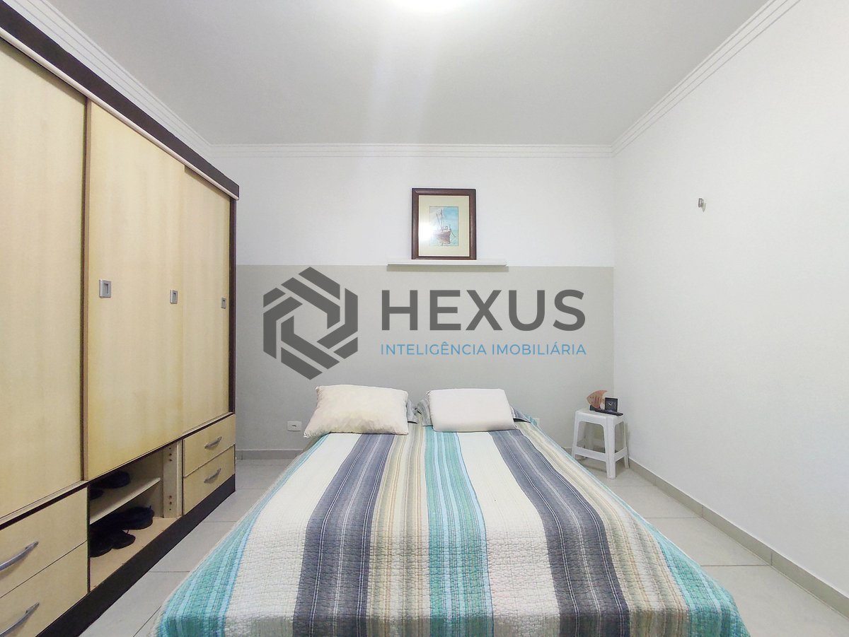 Foto 15 de Apartamento reformado com varanda e vista mar a uma quadra da Praia das Asturias, Guaruja