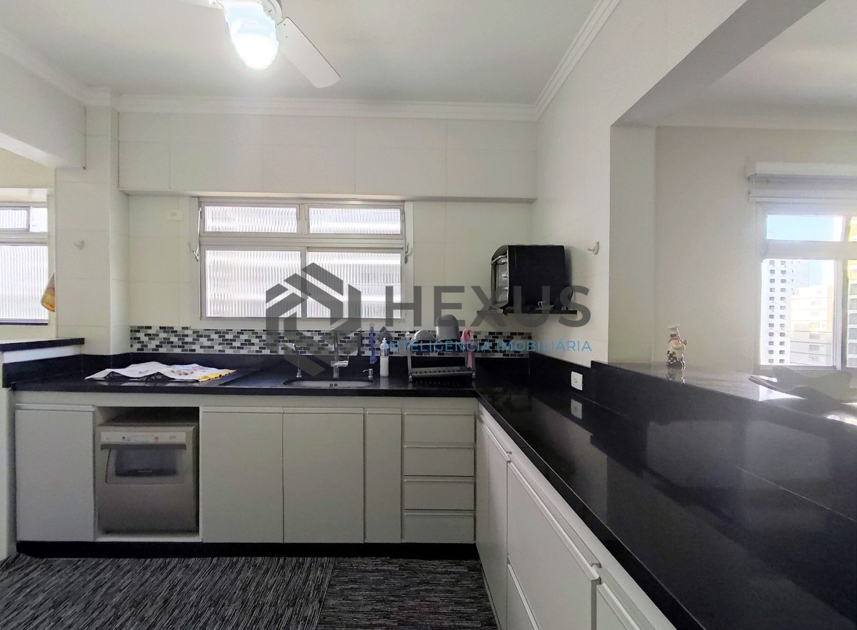 Foto 19 de Apartamento reformado com varanda e vista mar a uma quadra da Praia das Asturias, Guaruja