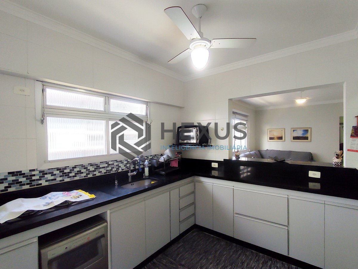 Foto 20 de Apartamento reformado com varanda e vista mar a uma quadra da Praia das Asturias, Guaruja