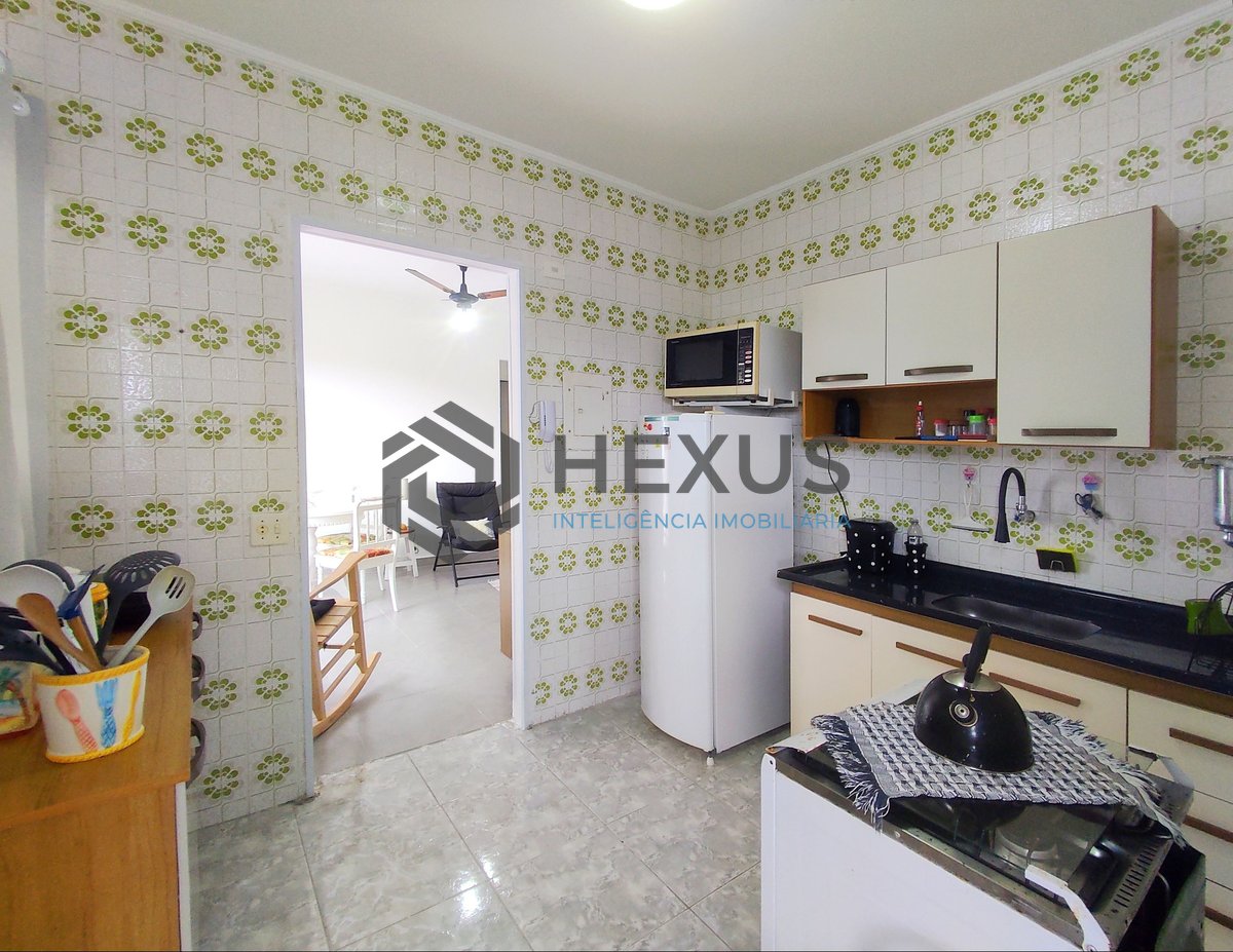Foto 20 de Apartamento com varanda e lazer na praia da Enseada, Guaruja