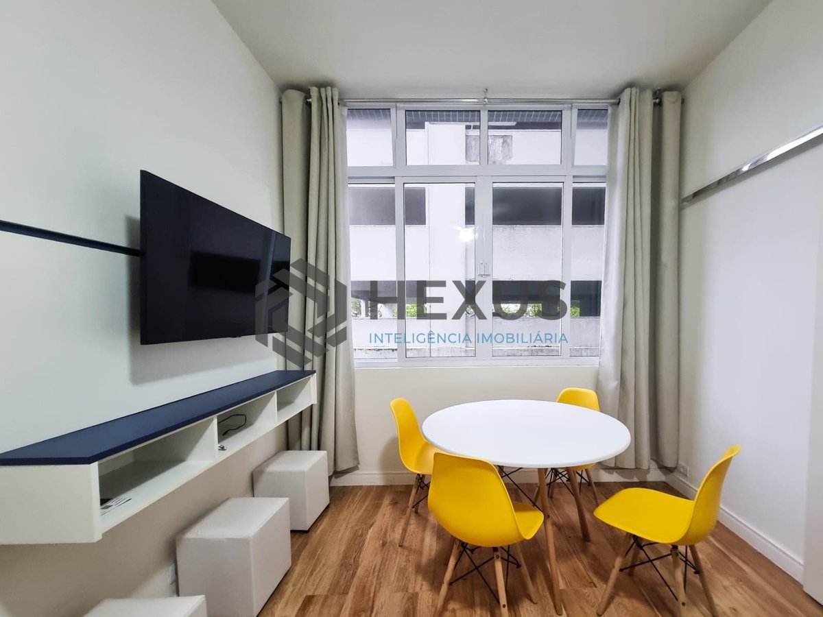 Foto 3 de Apartamento reformado e mobiliado a uma quadra da Praia das Pitangueiras, Guaruja
