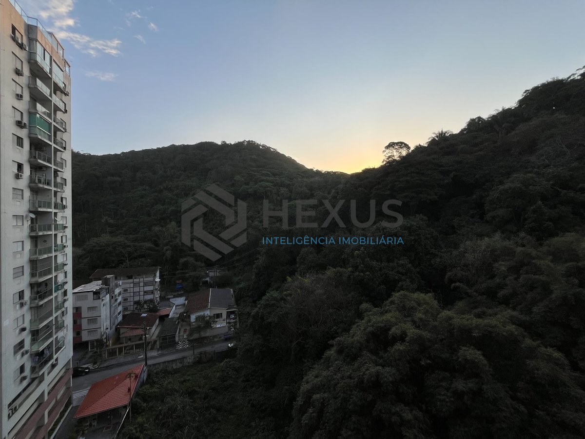 Foto 10 de Apartamento com despesas baixas a duas quadras da Praia das Pitangueiras, Guaruja