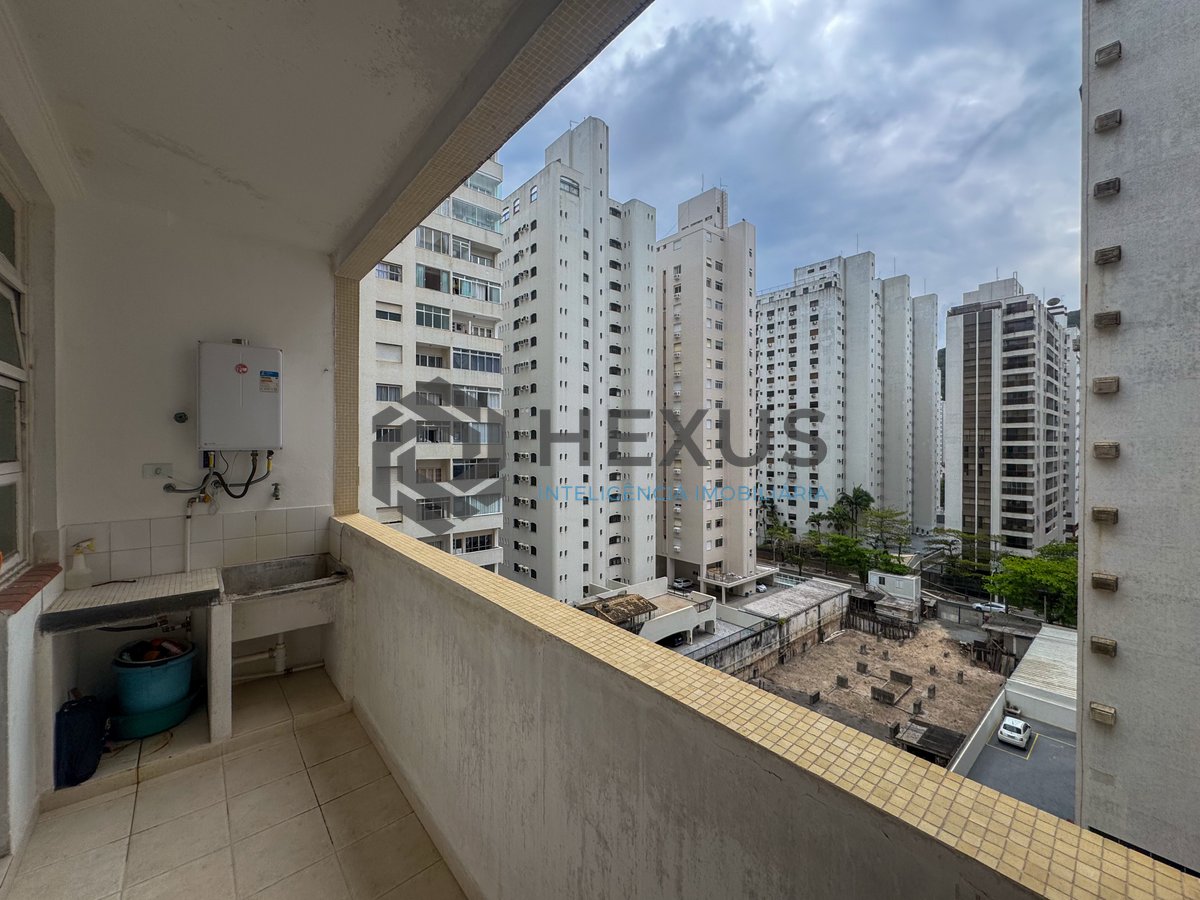 Foto 37 de Apartamento frente mar com varanda e vista mar na Praia das Pitangueiras, Guaruja