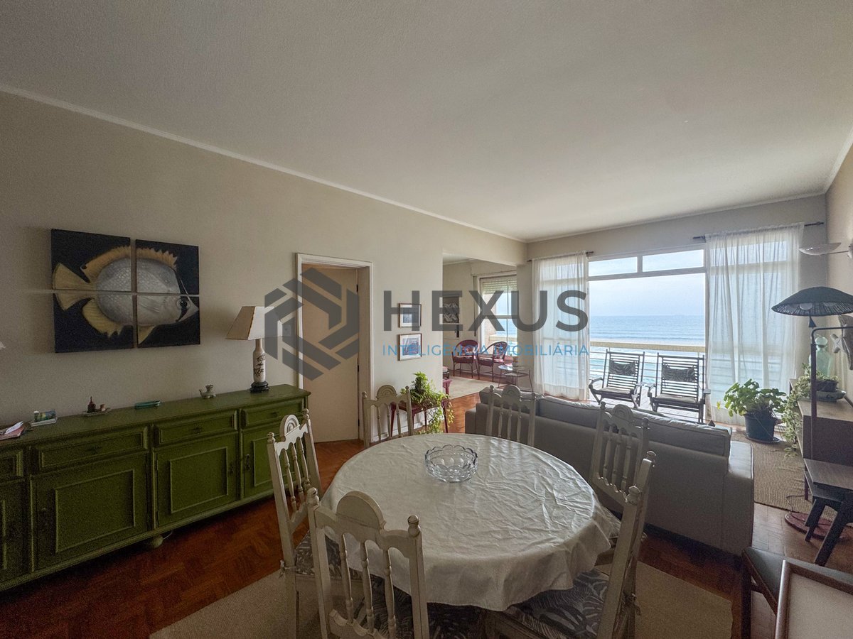 Foto 8 de Apartamento frente mar com varanda e vista mar na Praia das Pitangueiras, Guaruja